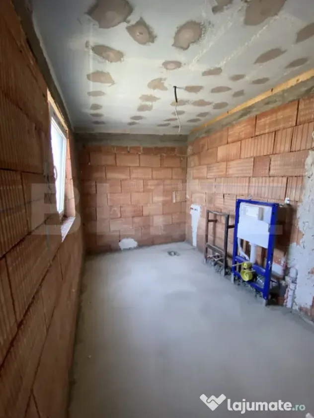 Casa individuala, 4 dormitoare, curte generoasa, garaj, zona
