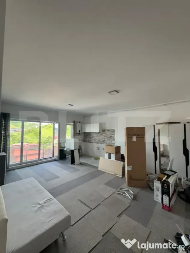 Apartament 2 camere, semidecomandat, zona Teilor