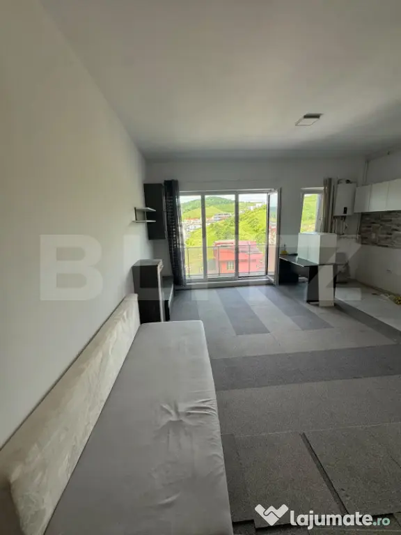 Apartament 2 camere, semidecomandat, zona Teilor