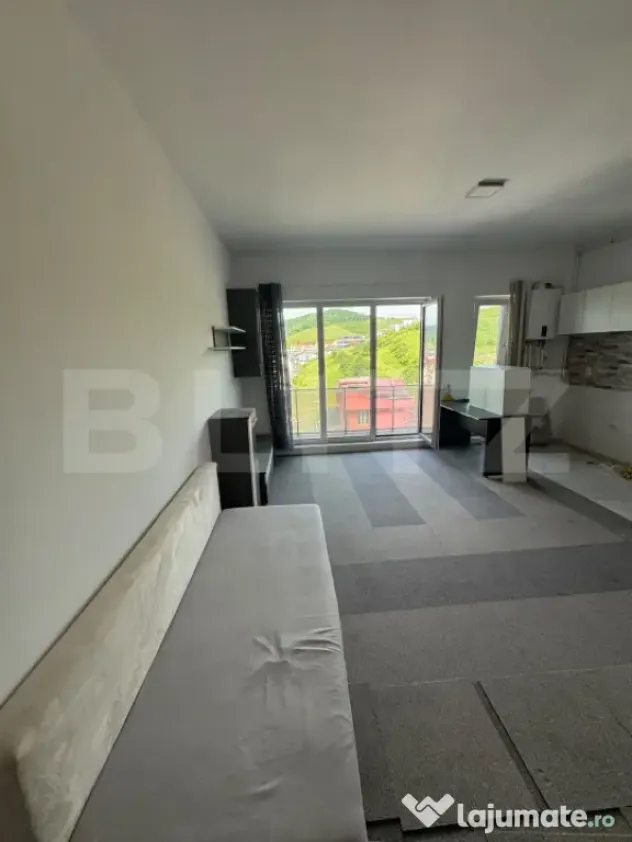 Apartament 2 camere, semidecomandat, zona Teilor