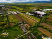 FILM! 5.000 mp teren, la marginea orasului Targu Secuiesc, a