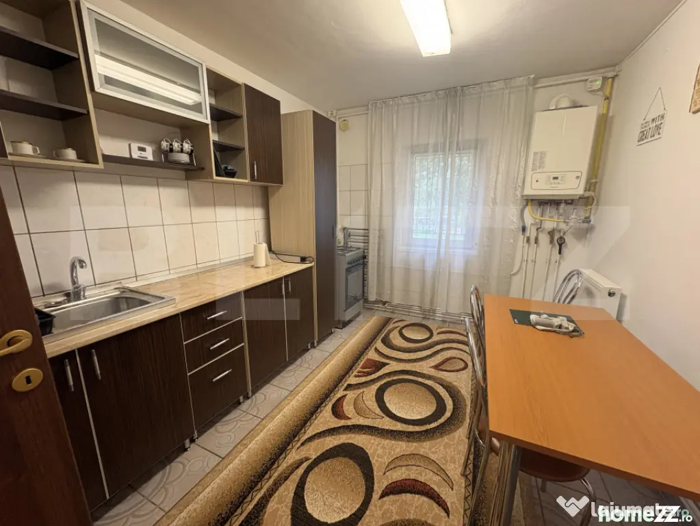 Apartament 3 camere, decomandat, zona Sigma