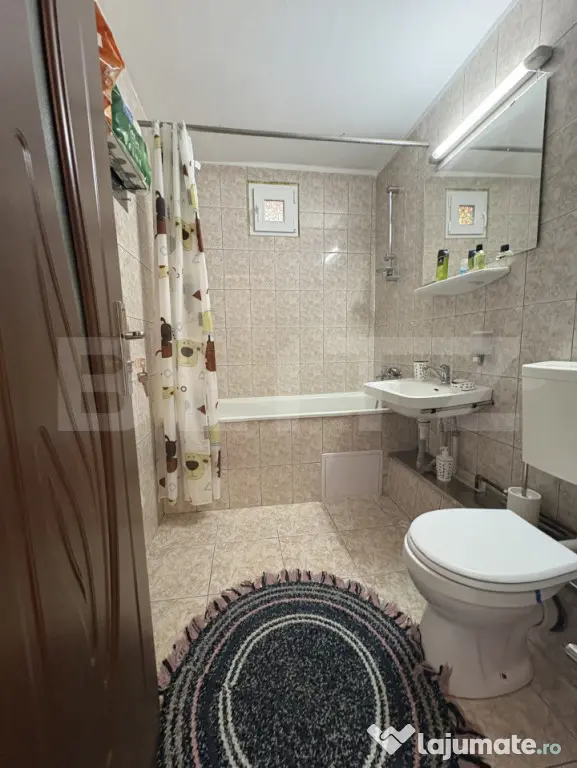Apartament 3 camere, decomandat, zona Sigma