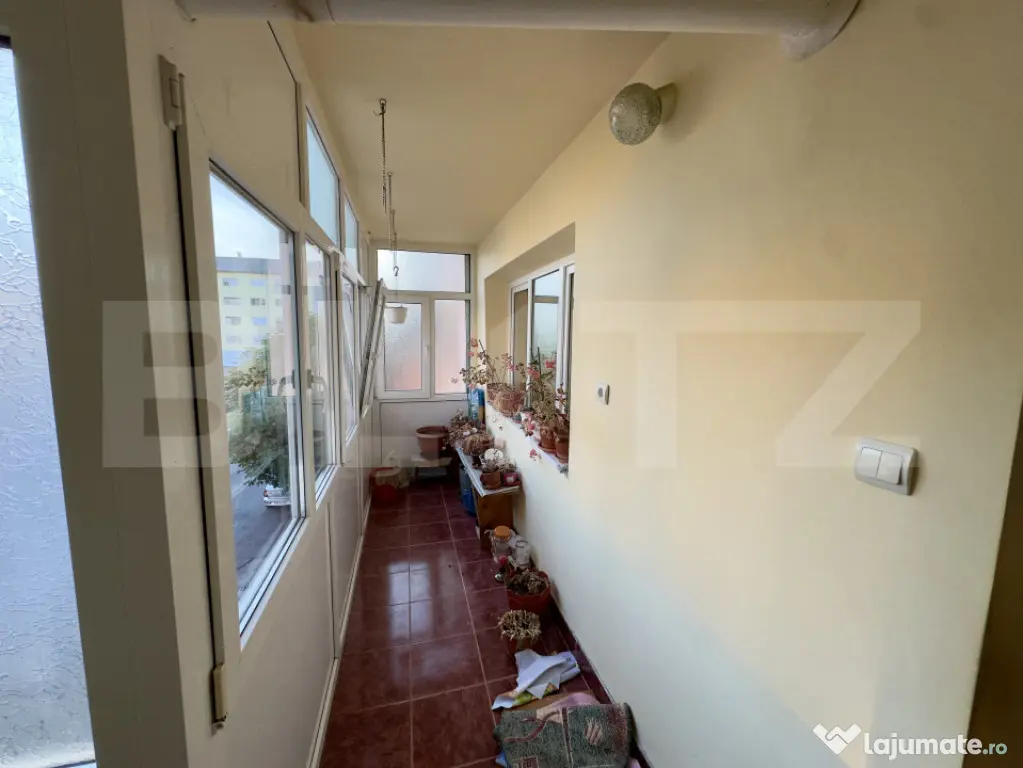Apartament 3 camere decomandat, 76 mp, 2 băi, balcon mare,