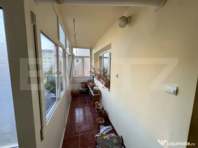 Apartament 3 camere decomandat, 76 mp, 2 băi, balcon mare,