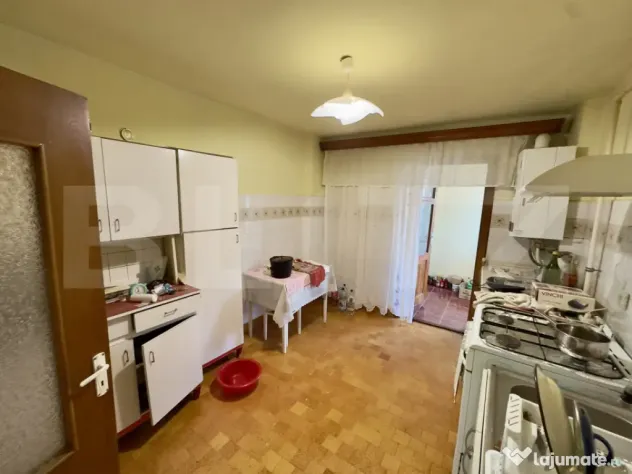 Apartament 3 camere decomandat, 76 mp, 2 băi, balcon mare,