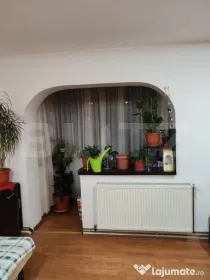 Apartament de vanzare, cu 3 camere, semidecomandat - in Vatr