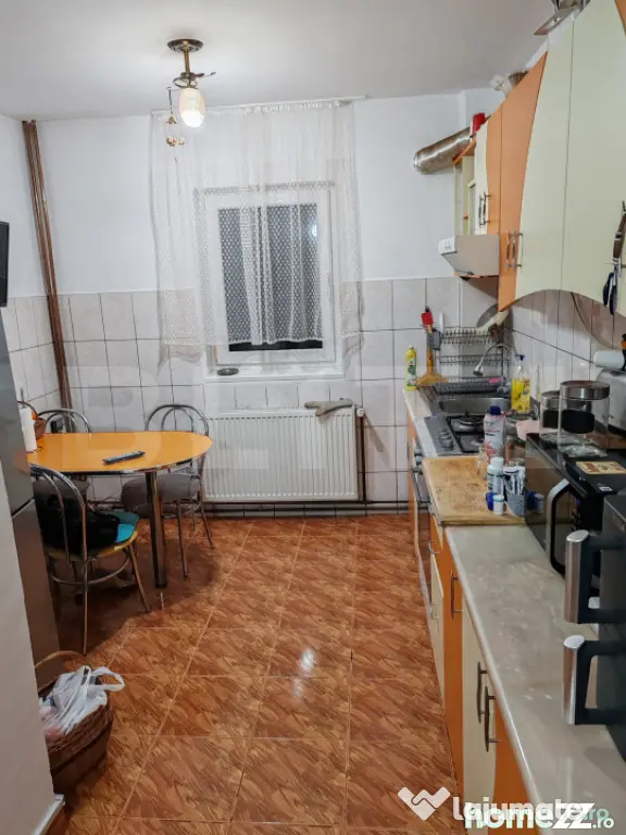 Apartament de vanzare, cu 3 camere, semidecomandat - in Vatr - Vatra Dornei (Suceava)