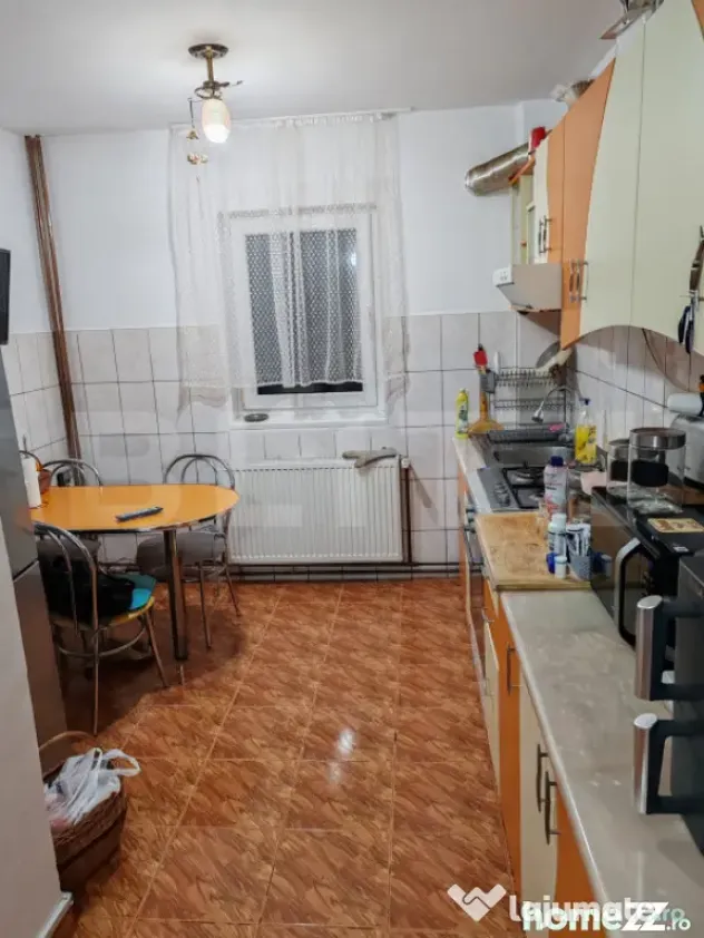 Apartament de vanzare, cu 3 camere, semidecomandat - in Vatr - Vatra Dornei (Suceava)