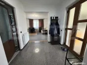 Casă cu 2 camere în suprafață de 88 mp și un teren de 1 