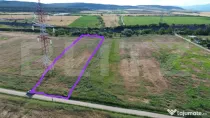 Teren intravilan 2.056 mp | Două fronturi stradale | Zonă