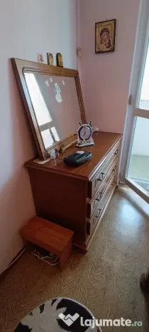 Vand dormitor din lemn masiv stare excelenta