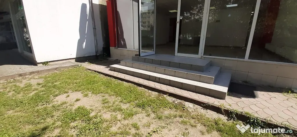 Bd-dul Regele Mihai I, spatiu comercial 90mp