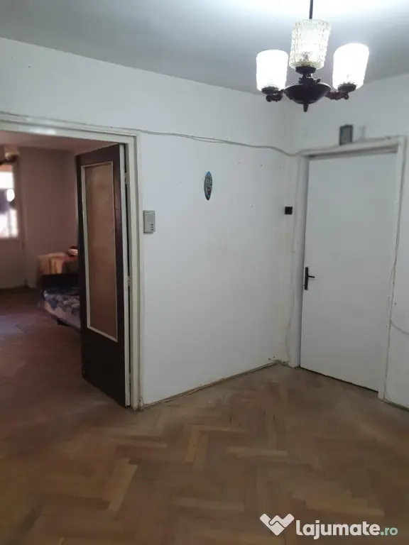 apartament 4 camere (81 mp + 7 mp boxa), Maratei, Piatra Neamt 78000 negociabil