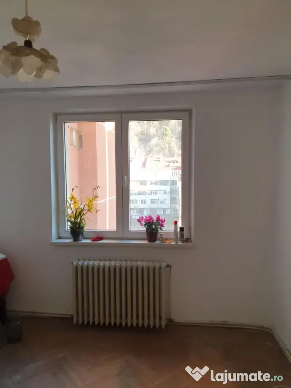 apartament 4 camere (81 mp + 7 mp boxa), Maratei, Piatra Neamt 78000 negociabil