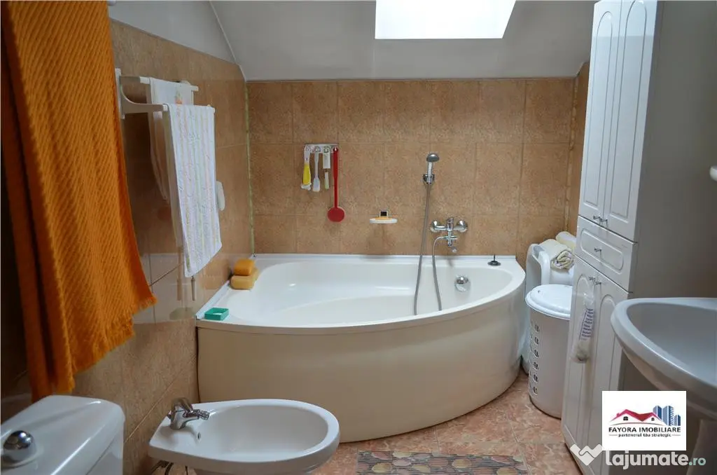 Casa si Spatiu Comercial de Zona Semicentrala