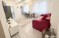 Vând apartament decomandat 