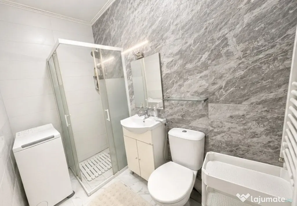 Vând apartament decomandat
