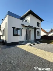 Casă / Villa finalizată, 350 mp teren - zona Sanpetru/...