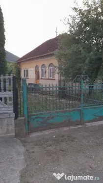 Casă de vanzare la țară