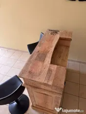 Bar și două scaune 