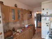 Apartament cu 2 camere decomandate.