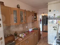 Apartament cu 2 camere decomandate.