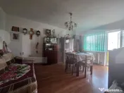Apartament cu 2 camere decomandate.