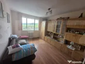Apartament cu 2 camere decomandate.