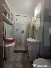 Apartament cu 2 camere decomandate.