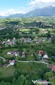 Teren 2.797 mp cu priveliște montană și potențial tur... 