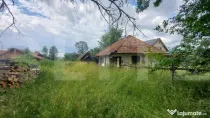 Proprietate cu potențial: 860 mp teren intravilan, casă ș