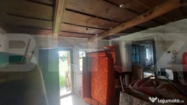 Proprietate cu potențial: 860 mp teren intravilan, casă ș