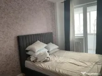 Pat tapițat Dino de la Prestige Home, cu somieră fixă și picioare înalte