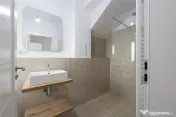Duplex separat prin casa scarii - finisaje premium - compart 
