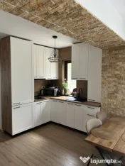 Apartament Lux &Business la cheie: cu vedere la munte, curte 