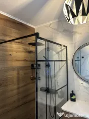 Apartament Lux &Business la cheie: cu vedere la munte, curte 
