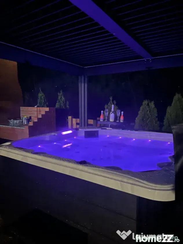 Apartament Lux &Business la cheie: cu vedere la munte, curte