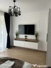 Apartament Lux &Business la cheie: cu vedere la munte, curte 