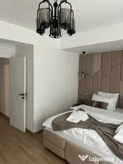 Apartament Lux &Business la cheie: cu vedere la munte, curte 