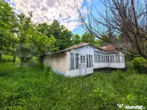 Casă bătrânească cu bucătărie de vară, 100 mp, teren