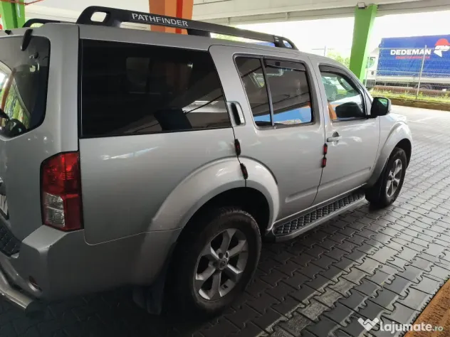Nissan Pathfinder R51, 4x4 cu reductor, automat