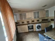 Se închiriază apartament cu 2 camere la etajul 1,zona Mercur 