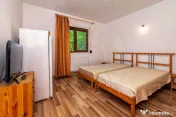 Proprietate de poveste în Corbi, Argeș - Doua case si 630 