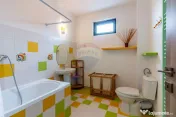 Casă gata de mutat, 5 cam, teren 507mp, stradă privata,...