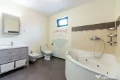 Casă gata de mutat, 5 cam, teren 507mp, stradă privata,...