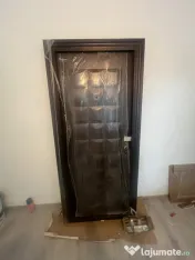 Usa de apartament metalica 