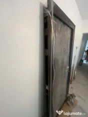 Usa de apartament metalica 