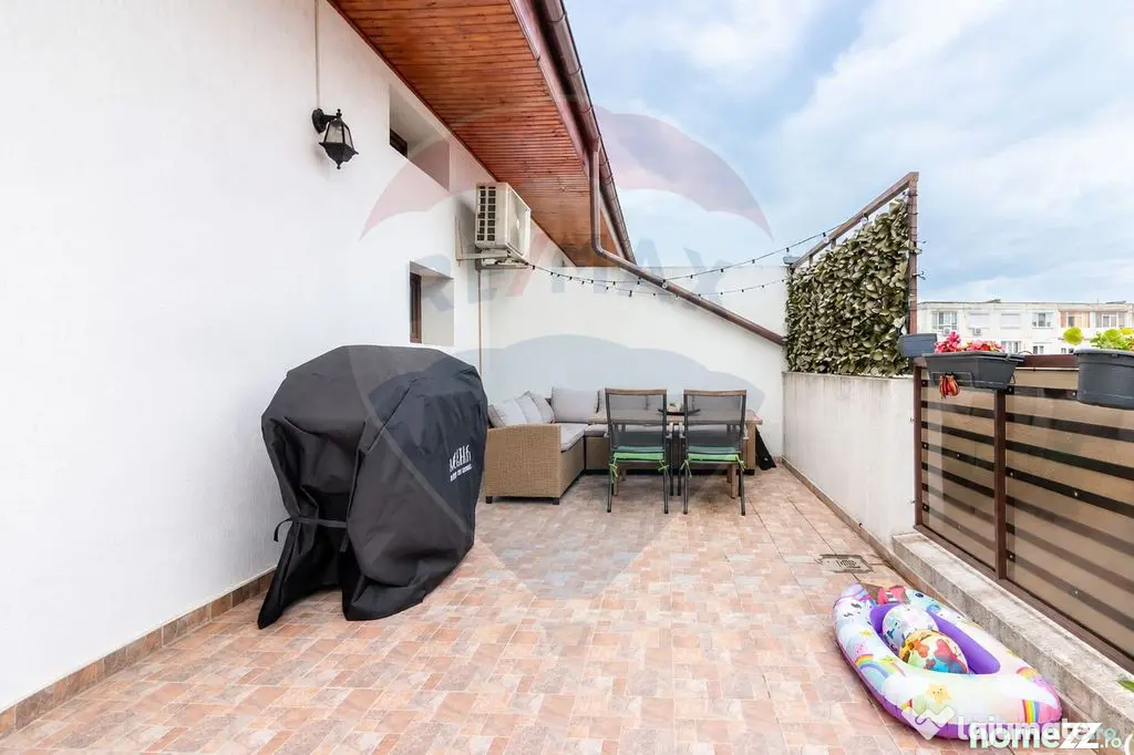 Apartament 3 camere de vânzare | Terasă 25 mp | Parcare...