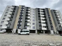 Apartament cu 2 camere decomandate si balcon zona Doamna Sta